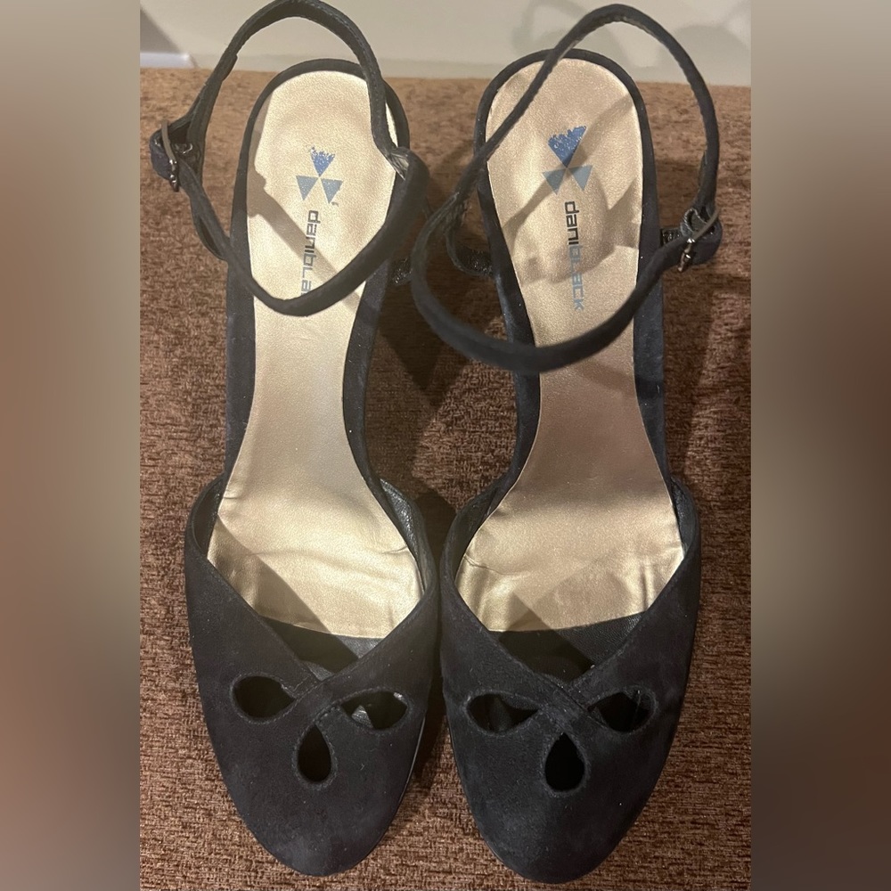 Ladies - NWOT Bk Suede heels- cut out toes 8m